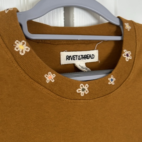 Rivet & Thread Daisy Embroidered Vintage Tee - Picture 7 of 8